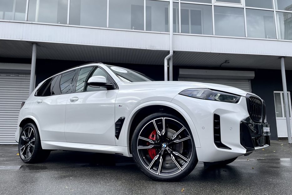 Продам BMW X5 M 40i NEW 2023 года в Киеве