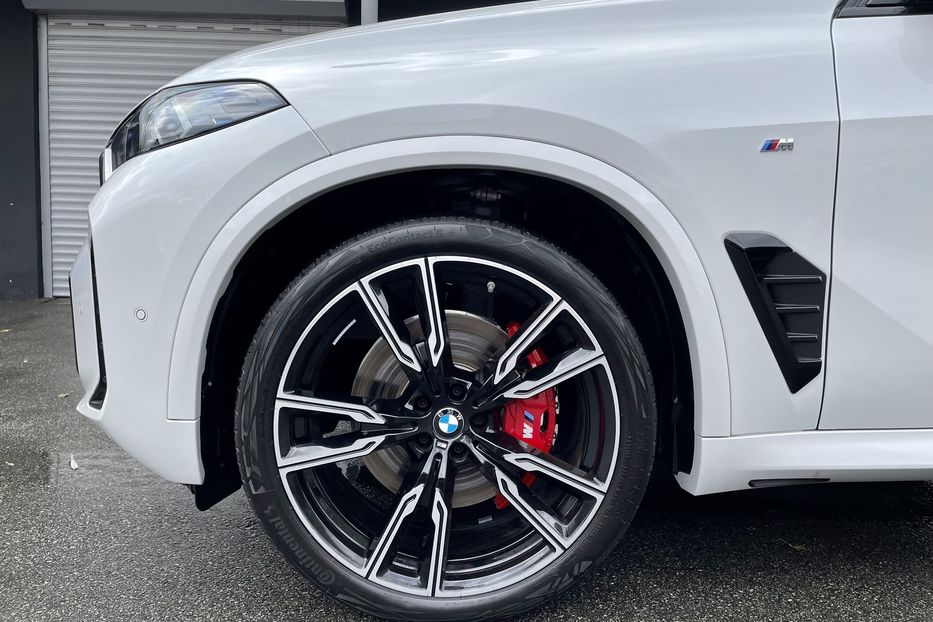 Продам BMW X5 M 40i NEW 2023 года в Киеве