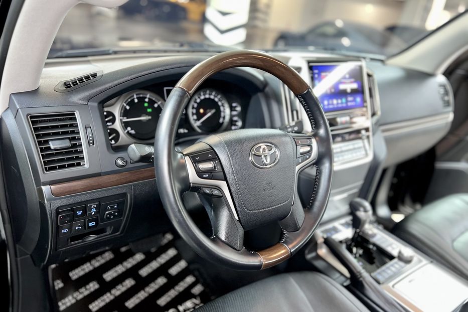 Продам Toyota Land Cruiser 200 2019 года в Киеве