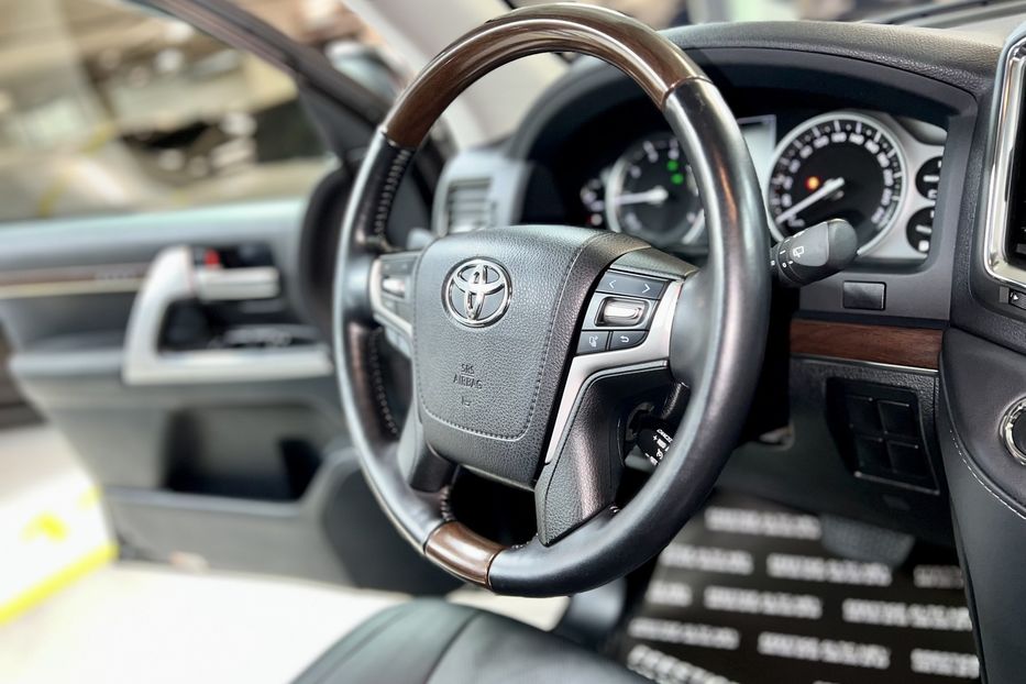 Продам Toyota Land Cruiser 200 2019 года в Киеве