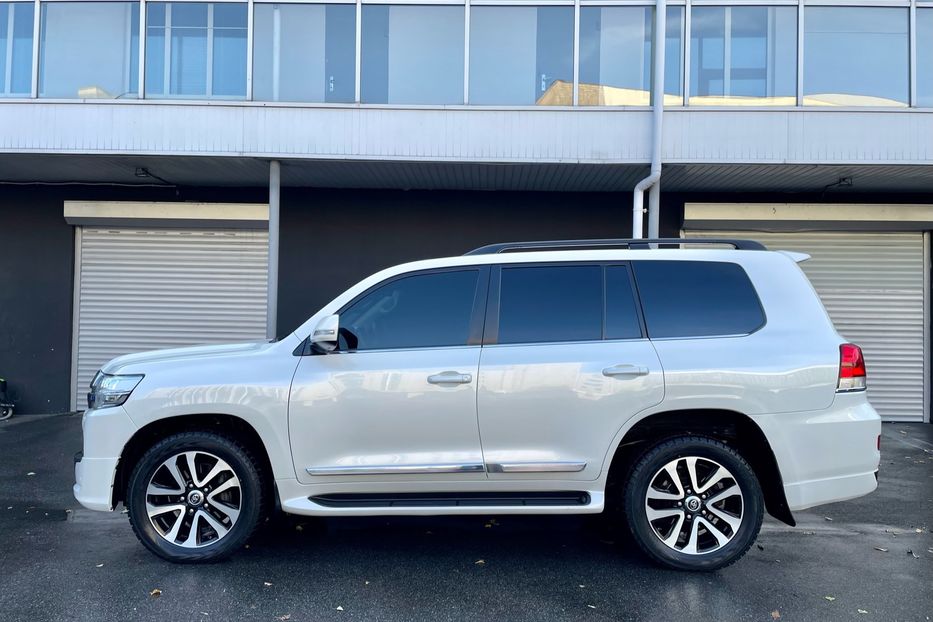 Продам Toyota Land Cruiser 200 2019 года в Киеве