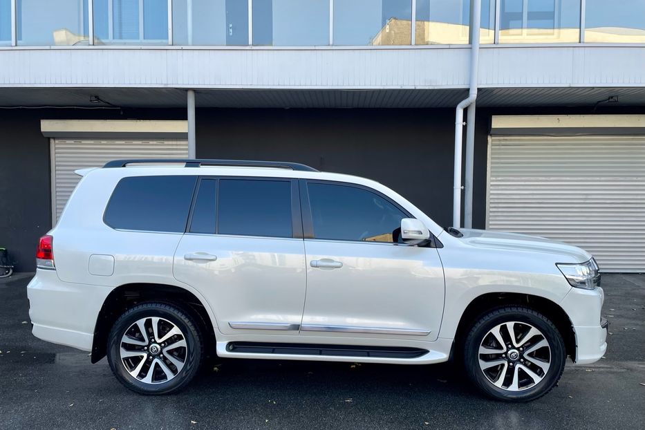 Продам Toyota Land Cruiser 200 2019 года в Киеве