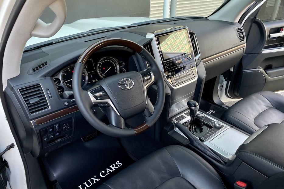 Продам Toyota Land Cruiser 200 2019 года в Киеве