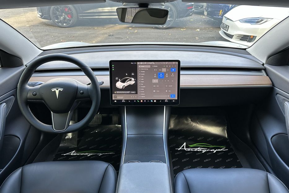 Продам Tesla Model 3 Standart Plus 2019 года в Киеве