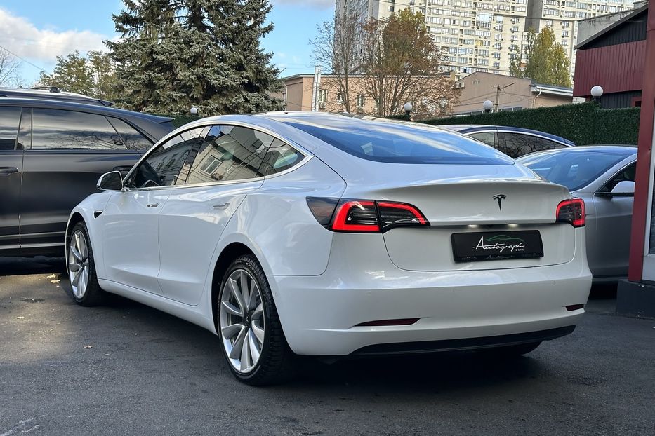 Продам Tesla Model 3 Standart Plus 2019 года в Киеве