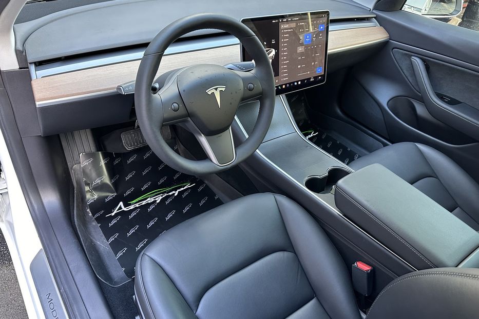 Продам Tesla Model 3 Standart Plus 2019 года в Киеве