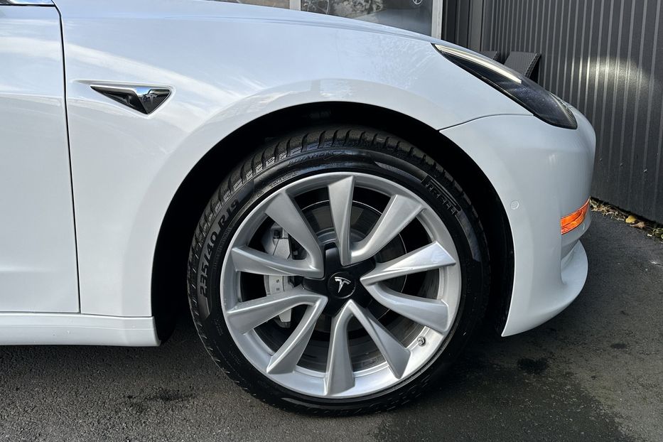 Продам Tesla Model 3 Standart Plus 2019 года в Киеве