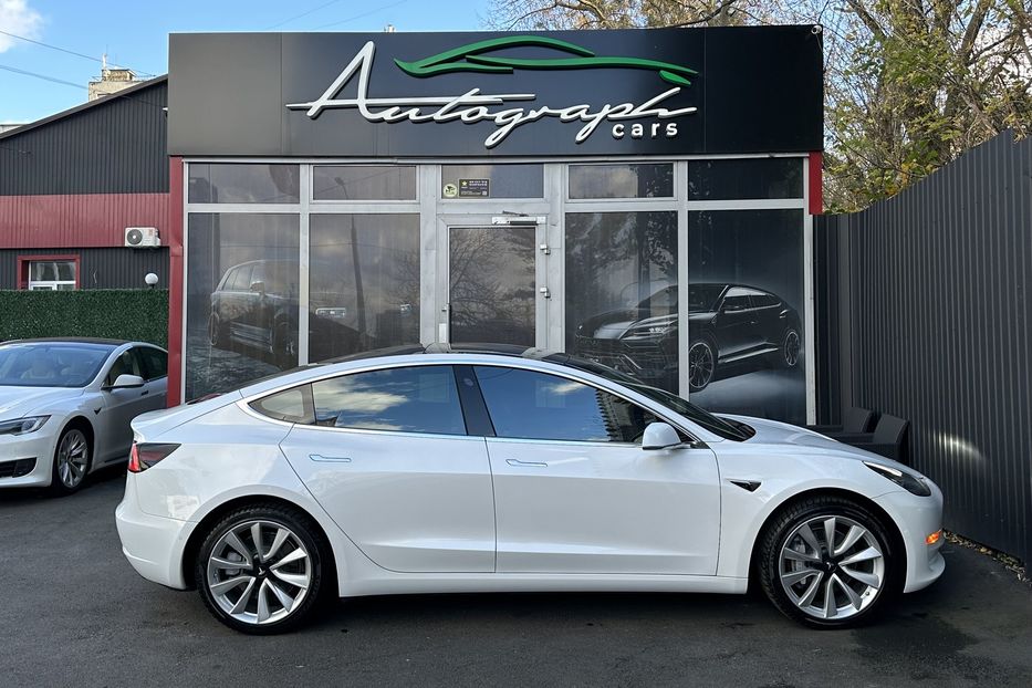 Продам Tesla Model 3 Standart Plus 2019 года в Киеве