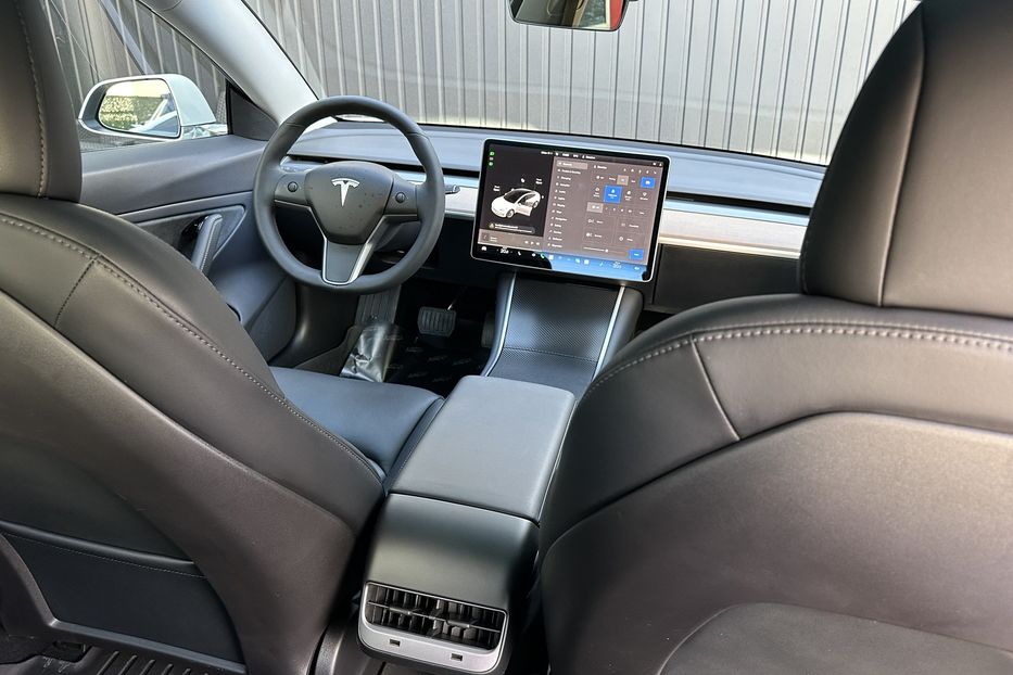 Продам Tesla Model 3 Standart Plus 2019 года в Киеве