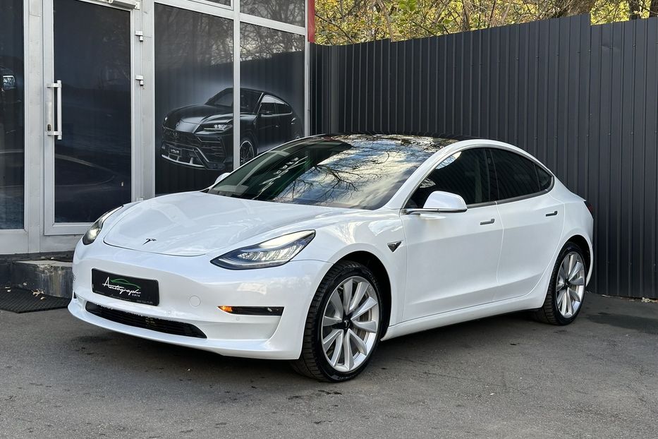 Продам Tesla Model 3 Standart Plus 2019 года в Киеве