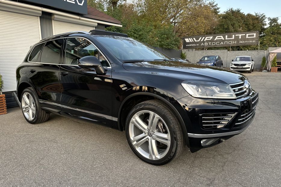 Продам Volkswagen Touareg 3X R-Line 2016 года в Киеве