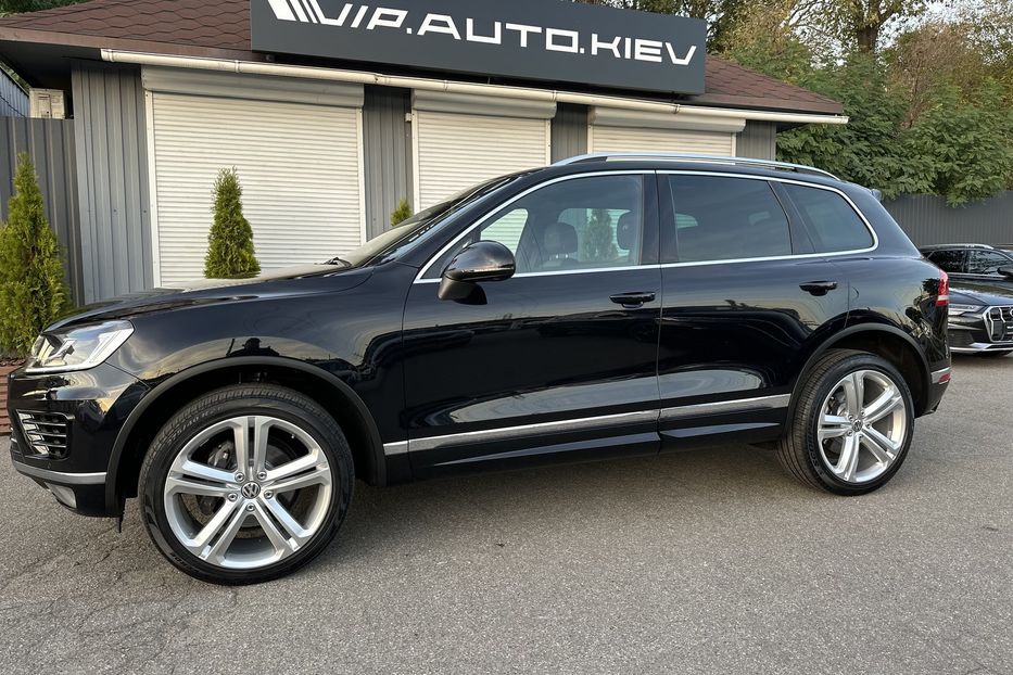 Продам Volkswagen Touareg 3X R-Line 2016 года в Киеве