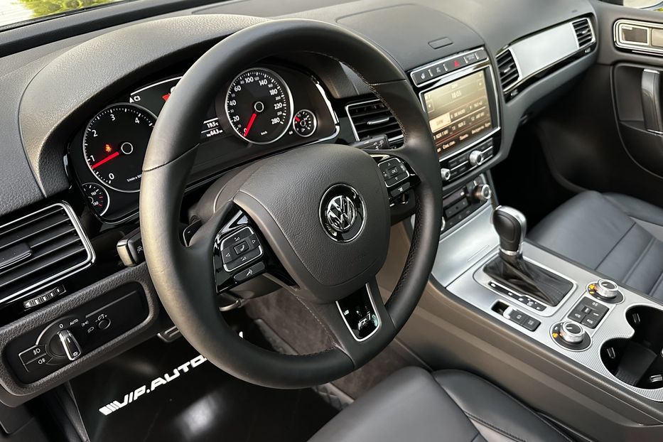 Продам Volkswagen Touareg 3X R-Line 2016 года в Киеве