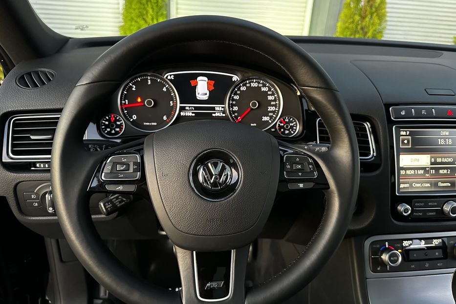 Продам Volkswagen Touareg 3X R-Line 2016 года в Киеве