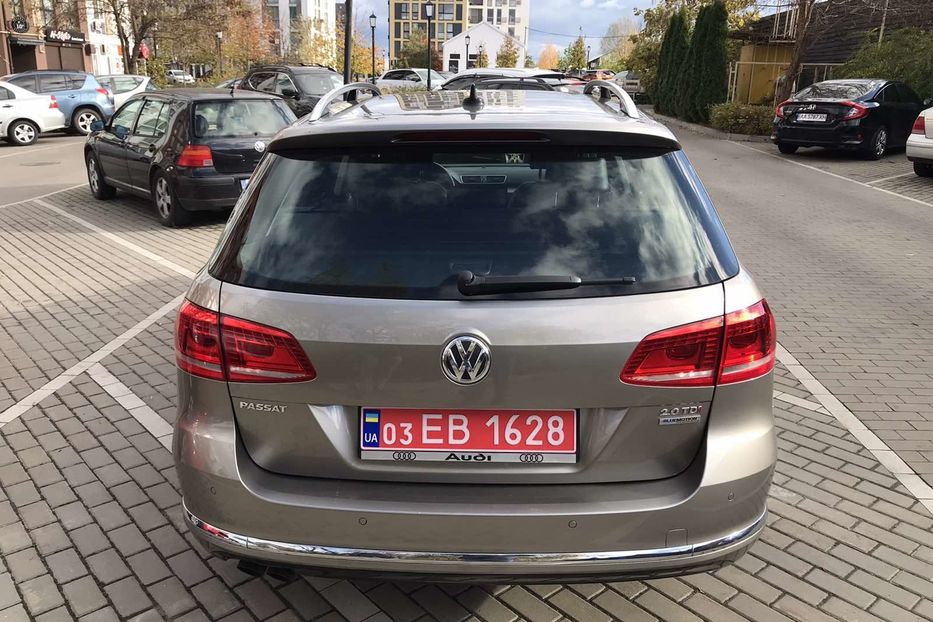 Продам Volkswagen Passat B7 RLine, Highline 130кВт 2014 года в Киеве