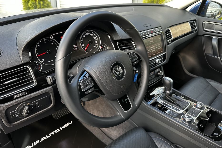 Продам Volkswagen Touareg Exclusive 2017 года в Киеве