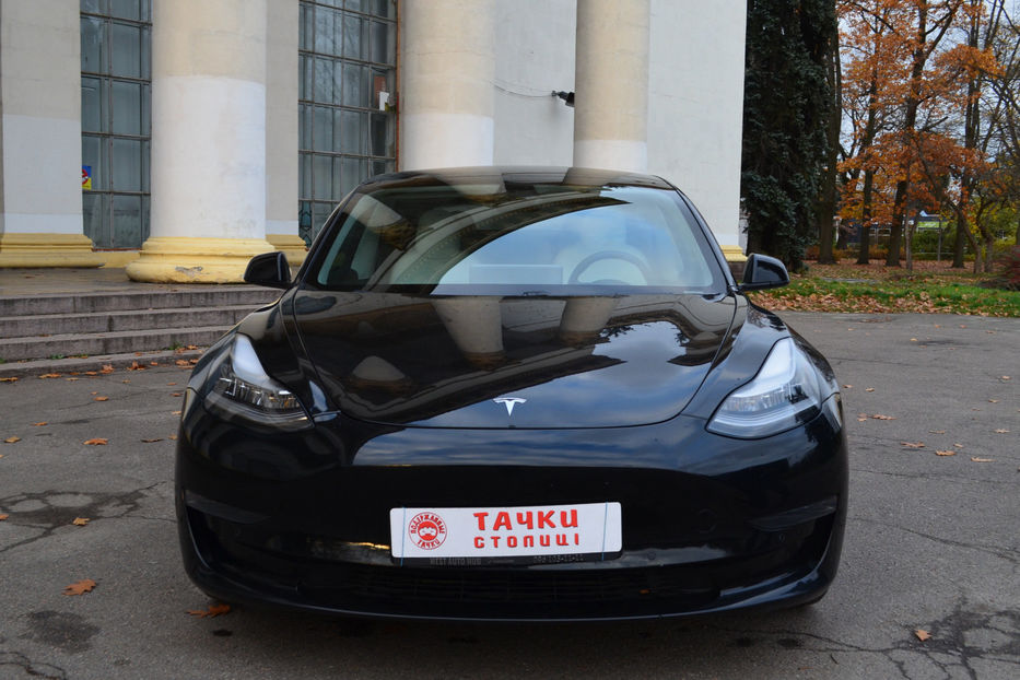 Продам Tesla Model 3 2020 года в Киеве