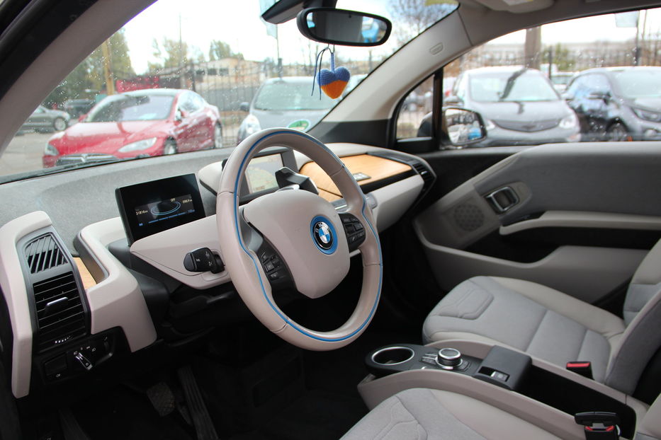 Продам BMW I3 Official 2018 года в Одессе