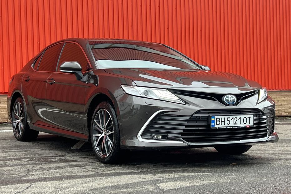 Продам Toyota Camry Hybride  2021 года в Одессе