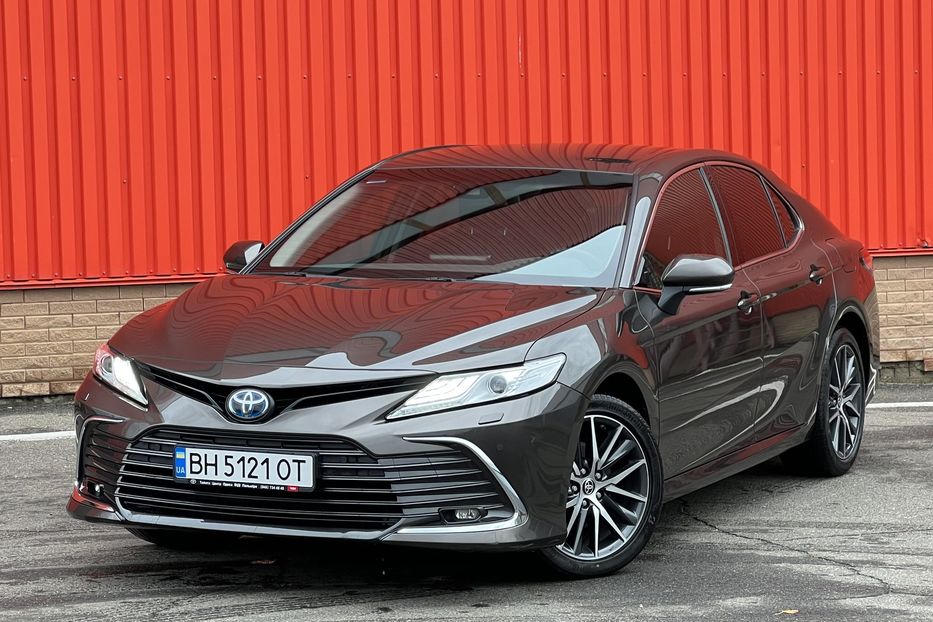 Продам Toyota Camry Hybride  2021 года в Одессе