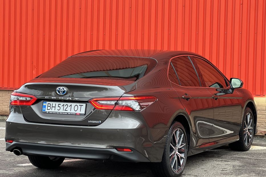 Продам Toyota Camry Hybride  2021 года в Одессе