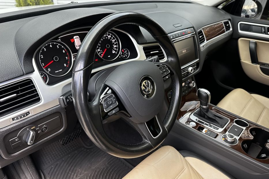 Продам Volkswagen Touareg Exclusive 2016 года в Киеве