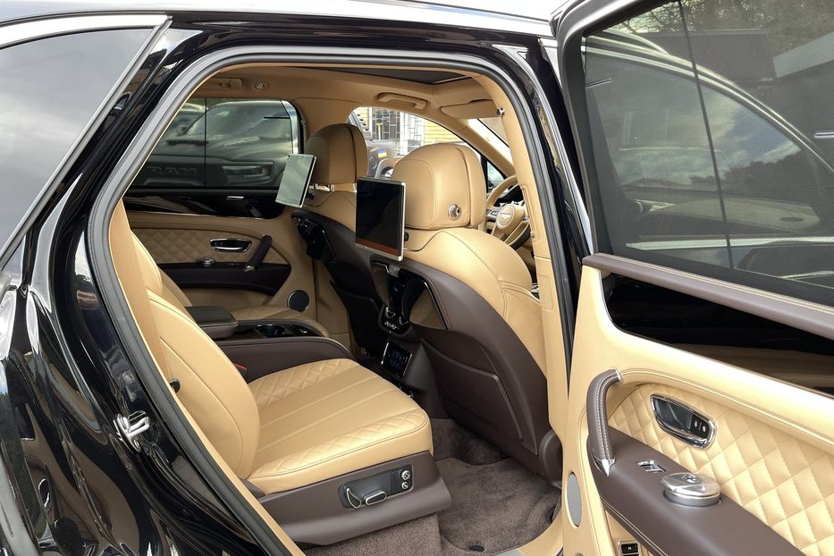 Продам Bentley Bentayga 6.0 W12 4-seats 2018 года в Киеве