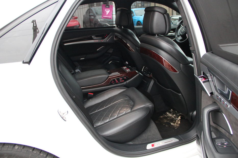Продам Audi S8 Official 2012 года в Одессе