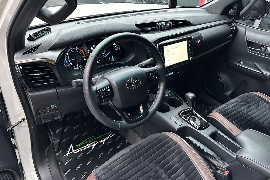 Продам Toyota Hilux DoubleCab Legend 204л.с  2022 года в Киеве