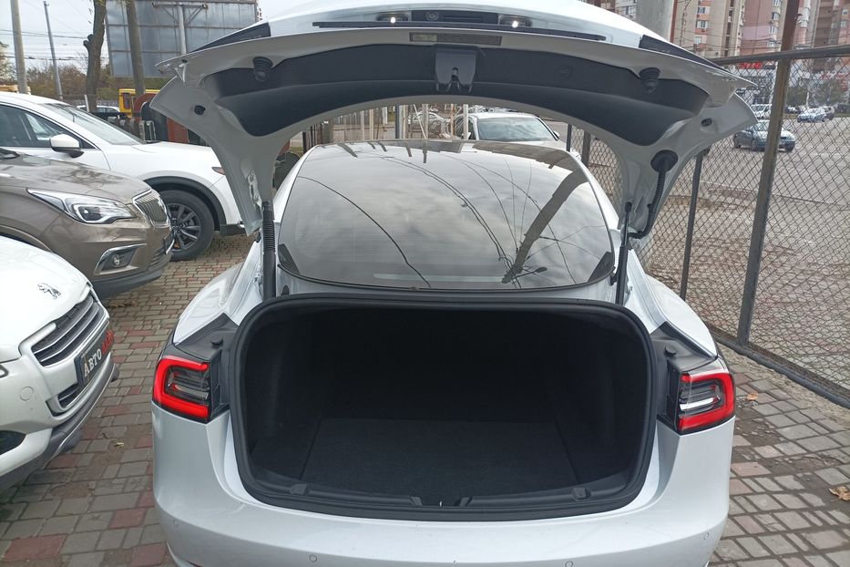 Продам Tesla Model 3 максимал 2022 года в Одессе