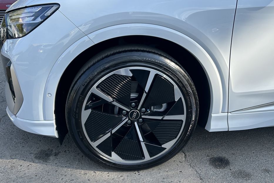 Продам Audi E-Tron Q4 e tron Quattro 50 2023 года в Одессе