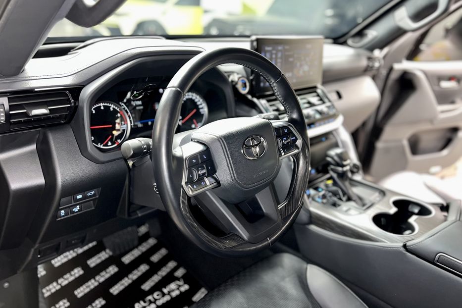 Продам Toyota Land Cruiser 300 Броня 2021 года в Киеве