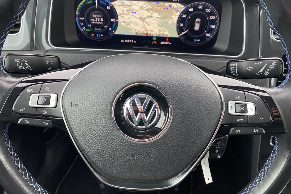 Продам Volkswagen e-Golf DYNAUDIO Virtual Cockpit 2020 года в Львове