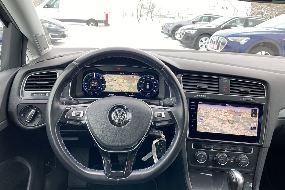 Продам Volkswagen e-Golf DYNAUDIO Virtual Cockpit 2020 года в Львове