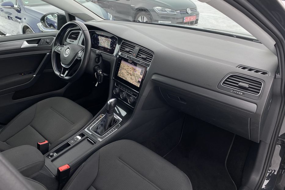 Продам Volkswagen e-Golf DYNAUDIO Virtual Cockpit 2020 года в Львове