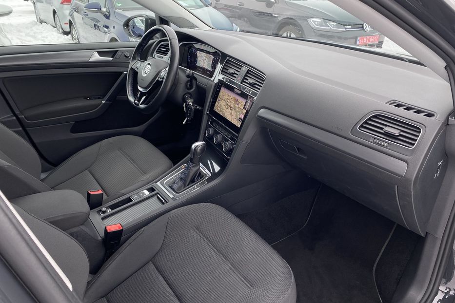 Продам Volkswagen e-Golf DYNAUDIO Virtual Cockpit 2020 года в Львове