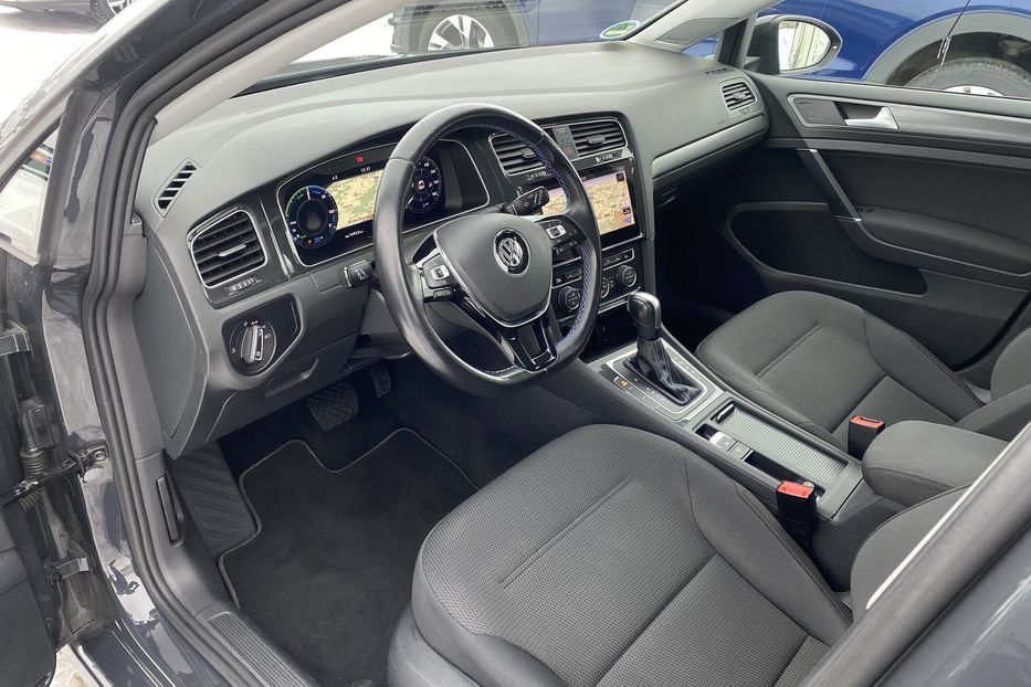 Продам Volkswagen e-Golf DYNAUDIO Virtual Cockpit 2020 года в Львове