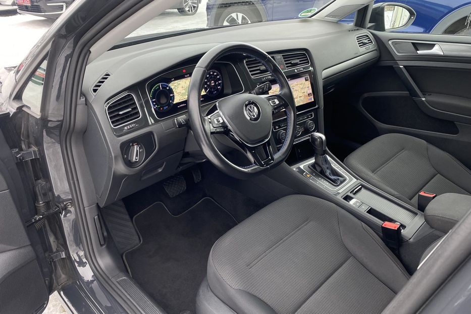 Продам Volkswagen e-Golf DYNAUDIO Virtual Cockpit 2020 года в Львове