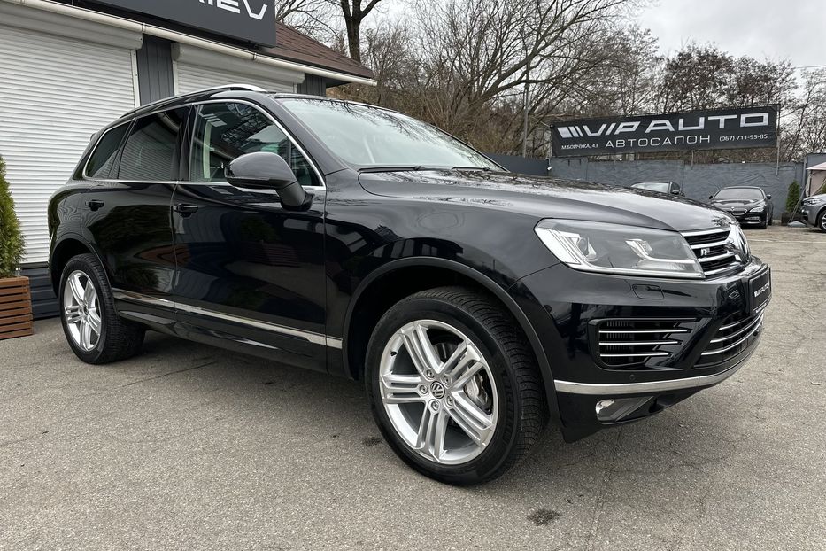 Продам Volkswagen Touareg 3X R Line 2016 года в Киеве