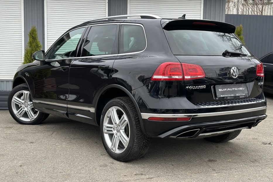 Продам Volkswagen Touareg 3X R Line 2016 года в Киеве