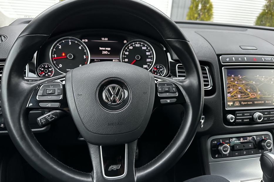 Продам Volkswagen Touareg 3X R Line 2016 года в Киеве