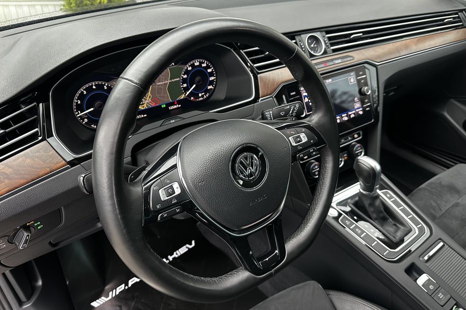 Продам Volkswagen Passat B8 Highline  2018 года в Киеве