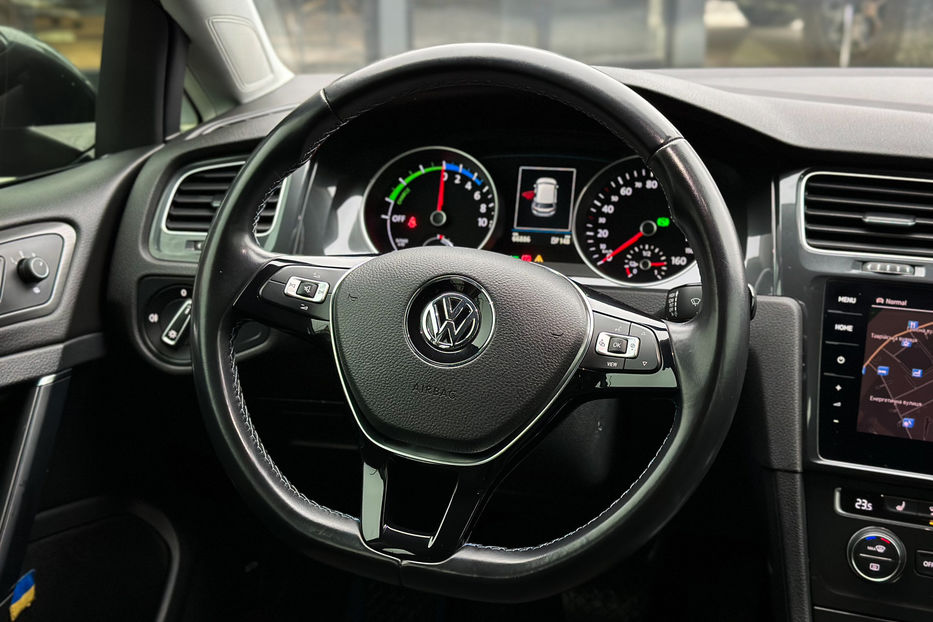 Продам Volkswagen e-Golf 2020 года в Черновцах