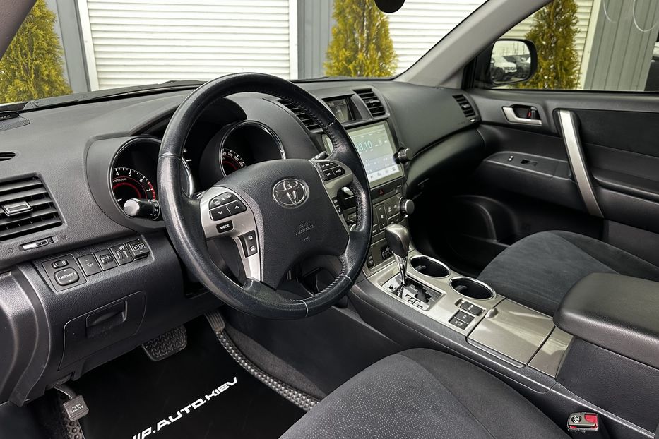 Продам Toyota Highlander 2013 года в Киеве