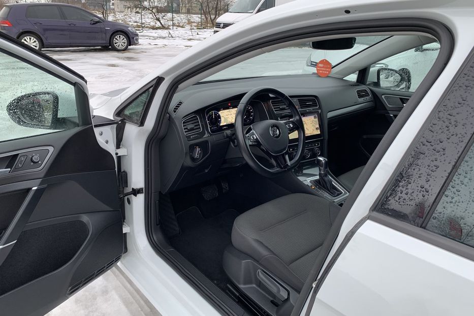 Продам Volkswagen e-Golf 35.8 kWh Virtual Cockpit 2018 года в Львове