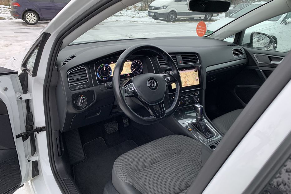 Продам Volkswagen e-Golf 35.8 kWh Virtual Cockpit 2018 года в Львове