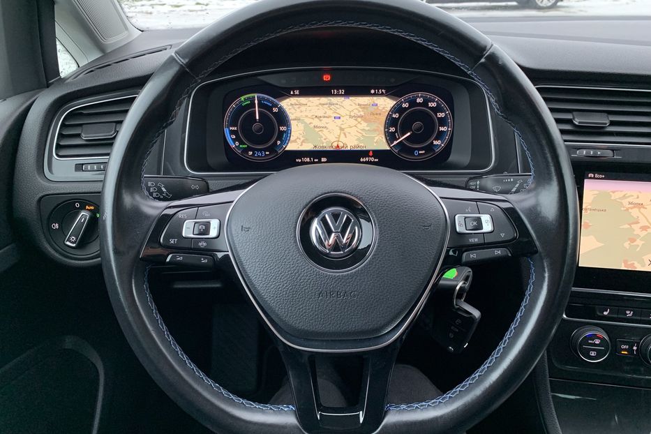 Продам Volkswagen e-Golf 35.8 kWh Virtual Cockpit 2018 года в Львове