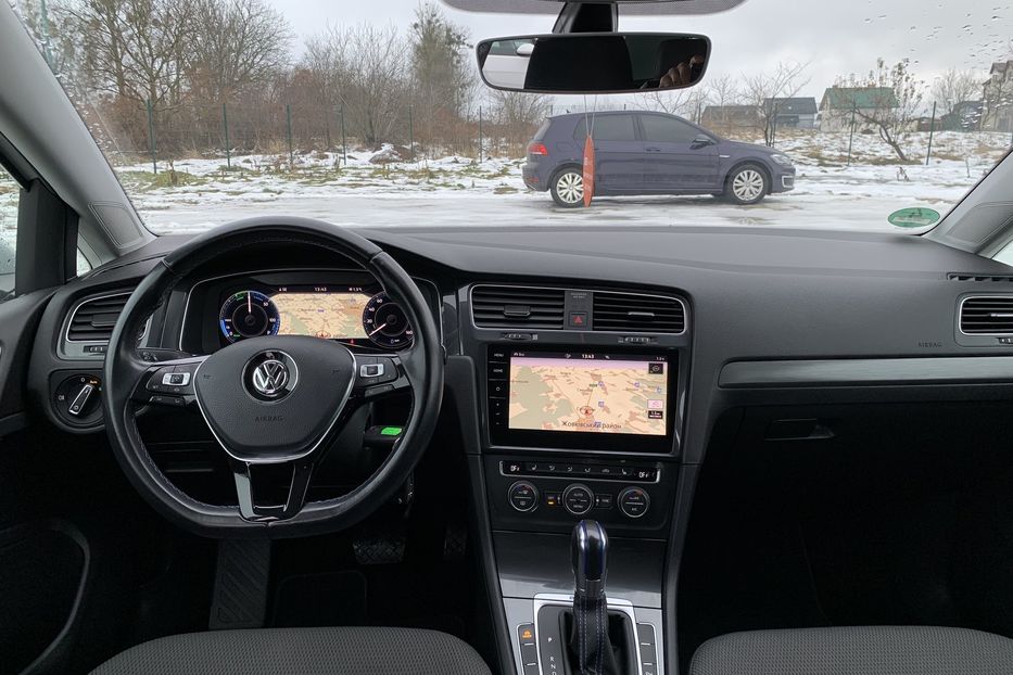 Продам Volkswagen e-Golf 35.8 kWh Virtual Cockpit 2018 года в Львове