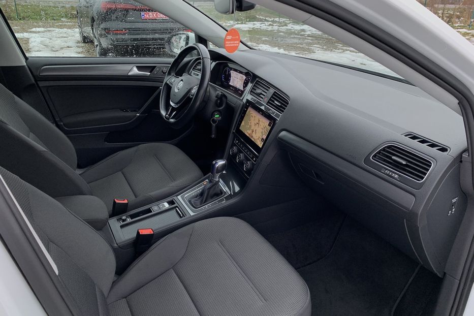 Продам Volkswagen e-Golf 35.8 kWh Virtual Cockpit 2018 года в Львове