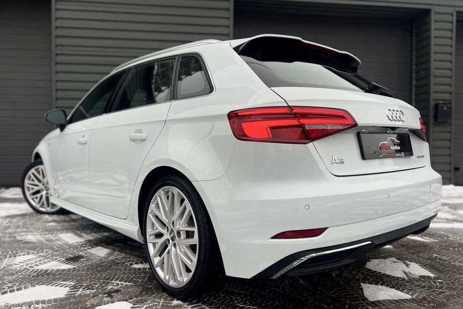 Продам Audi A3 Sportback 40 e-tron S-Line 2018 года в Киеве